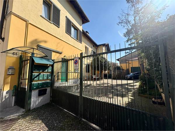 2 locali in centro a Meda (MB) Via Vignoni 41