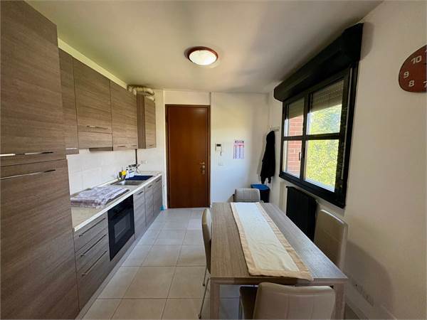 2 locali a Meda (MB) Via Lombardia