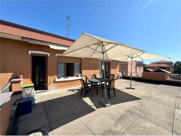 4 locali con ampio terrazzo a Cesano Maderno (MB) Via A.Sciesa  