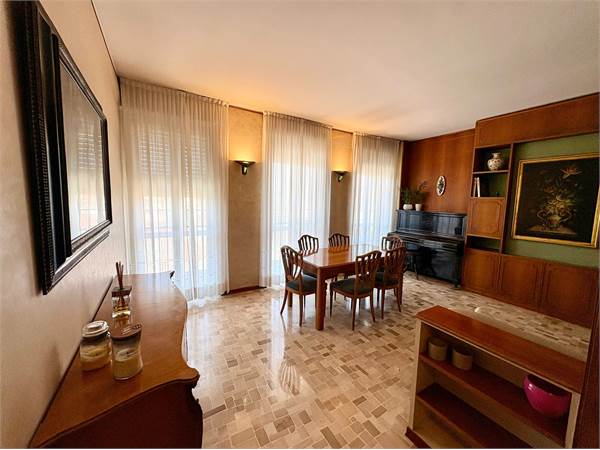 3 locali nel centro di Meda - Via Indipendenza, 44