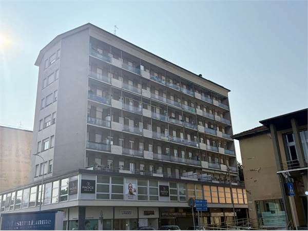3 locali nel centro di Meda - Via Indipendenza, 44
