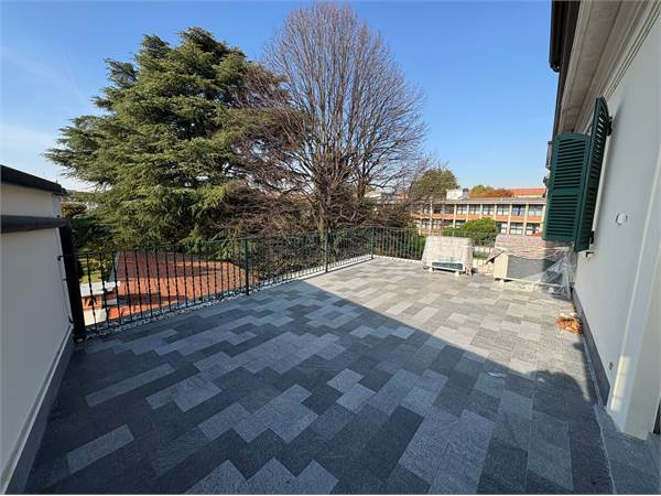 3 locali con terrazzo in centro a Seregno (MB) Via Verdi, 59