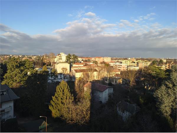 AMPIO e LUMINOSO ULTIMO PIANO a Seveso (MB) Via Generoso Galimberti 14