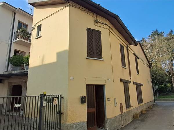 Centralissima SOLUZIONE INDIPENDENTE a Cabiate (CO) Via Vittorio Emanuele 15 