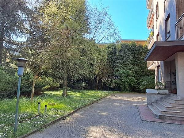 AMPIO e LUMINOSO ULTIMO PIANO a Seveso (MB) Via Generoso Galimberti 14