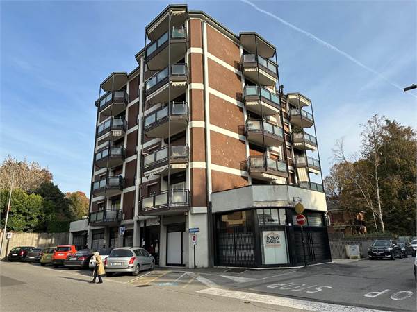 MEDA - Centralissimo e panoramico trilocale con cantina e box
